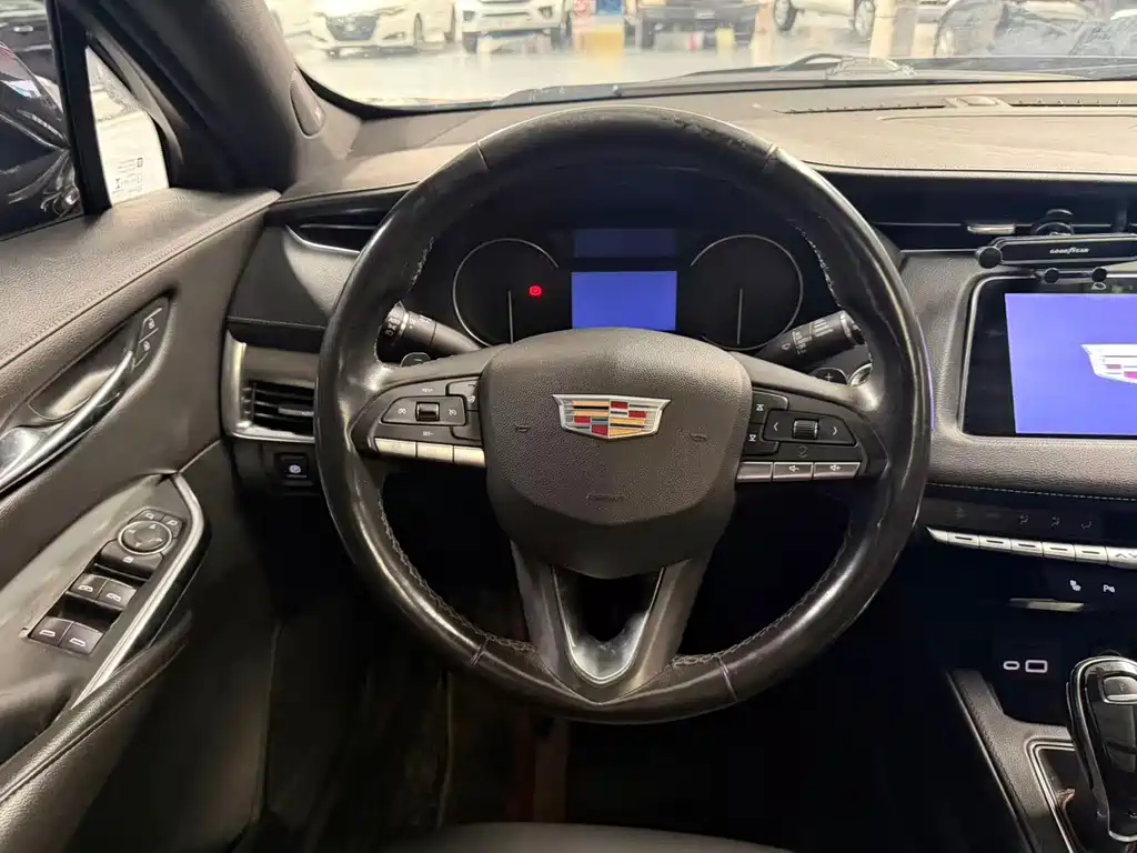 Cadillac XT4 2020 — фото 9