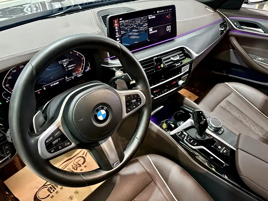 BMW 5 Series 2021 — фото 14