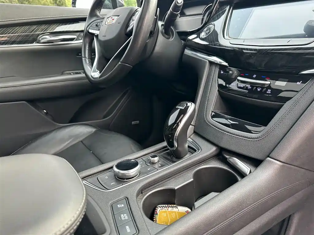 Cadillac XT6 2019 — фото 19