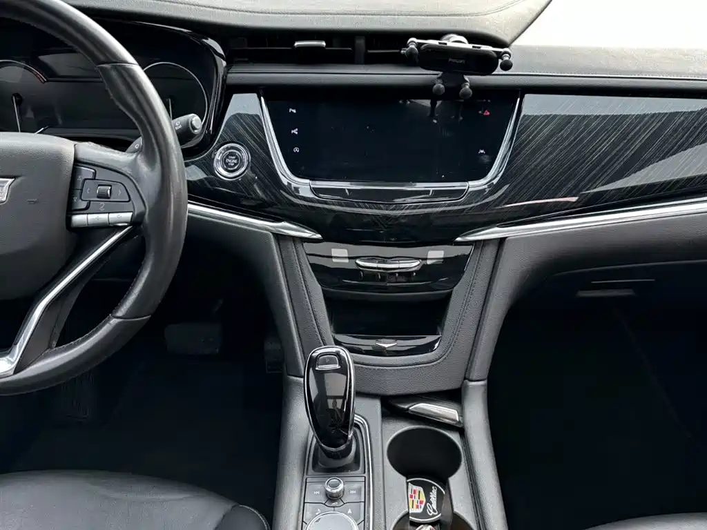 Cadillac XT6 2019 — фото 23