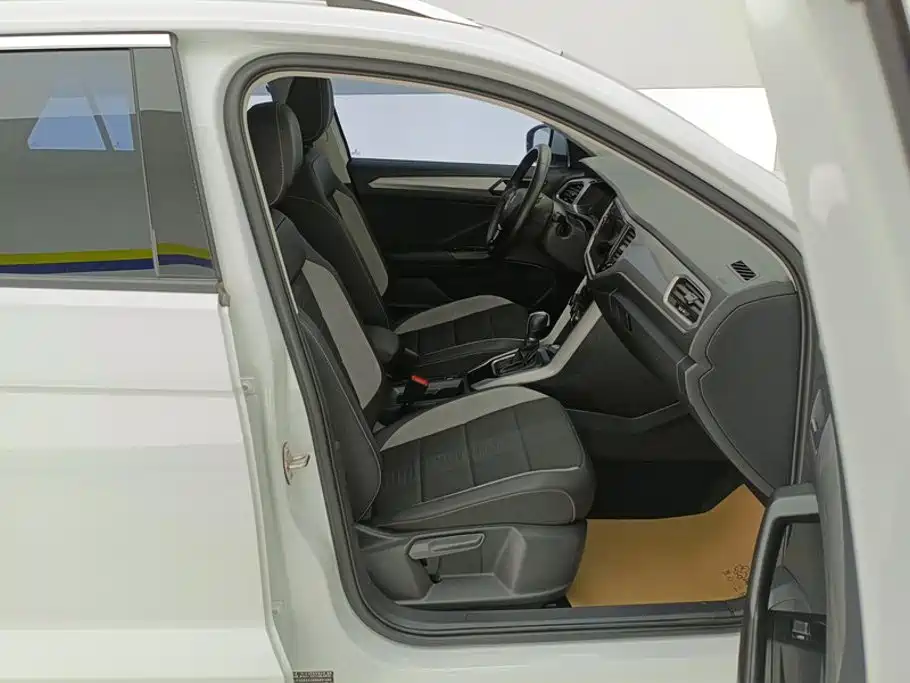 Volkswagen T-Roc 2023 — фото 8