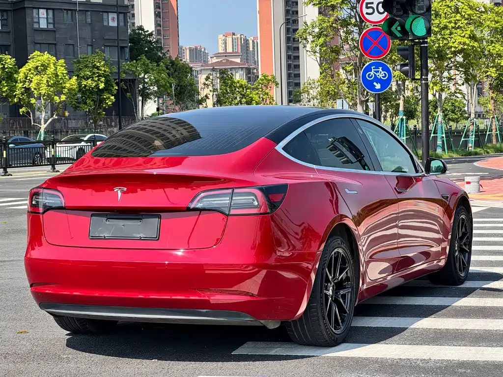 Tesla Model 3 2019 — фото 13