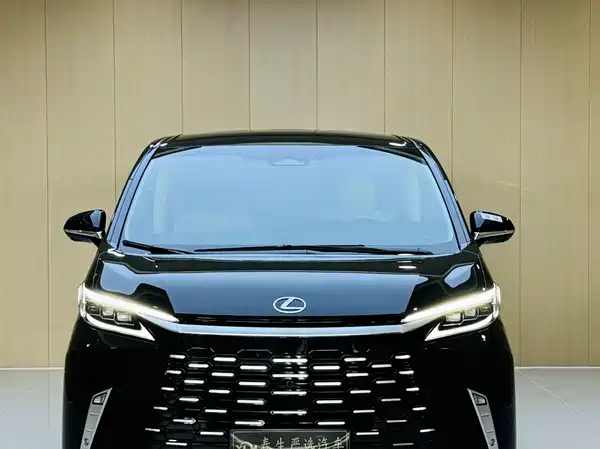 Lexus LM 2023