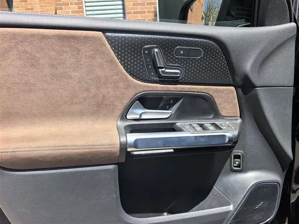 Mercedes-Benz GLB AMG 2025 — фото 17
