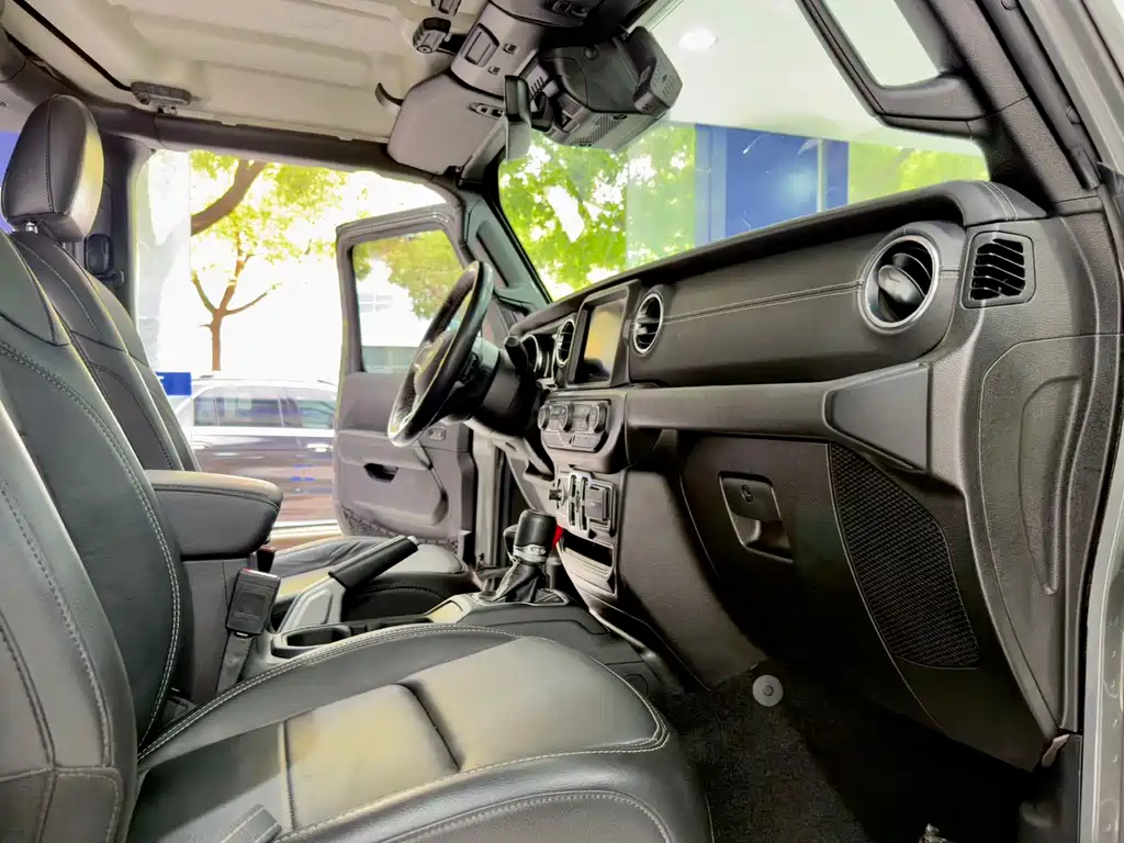 Jeep Wrangler New Energy 2022 — фото 12