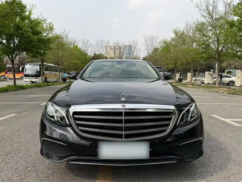 Mercedes-Benz E-Class 2020 — фото 15