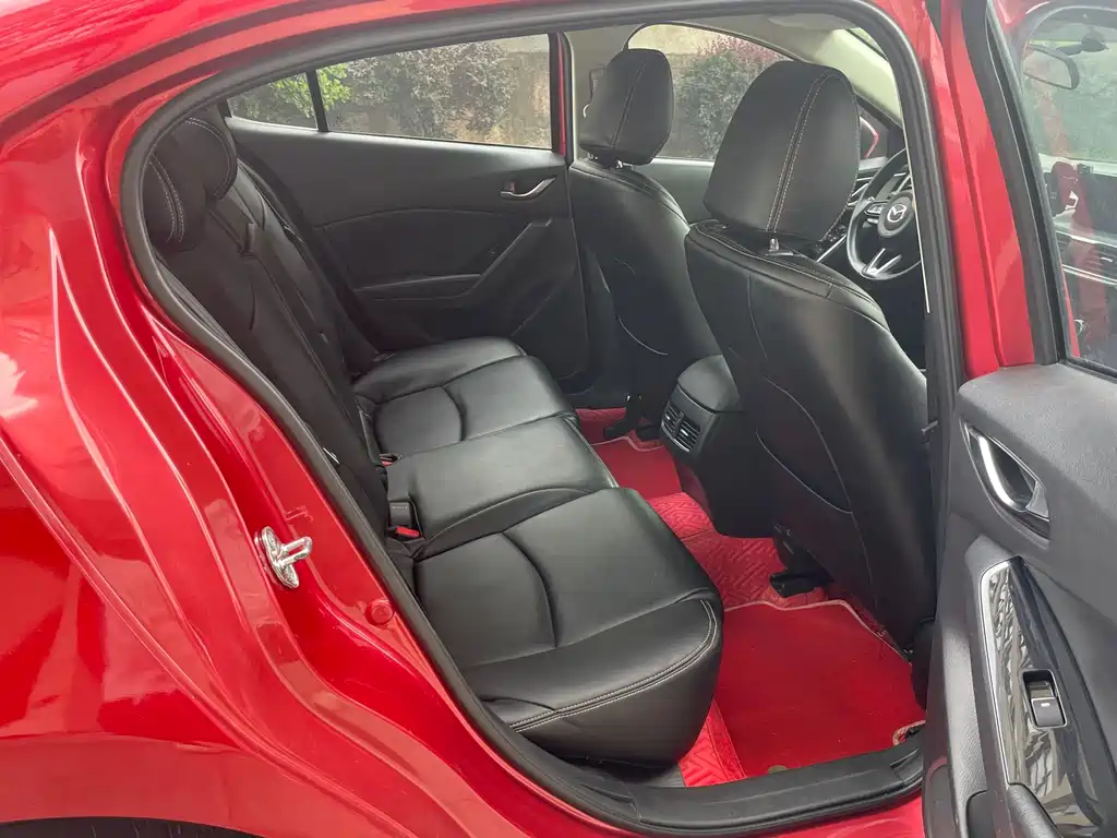Mazda 3 Axela 2019 — фото 12
