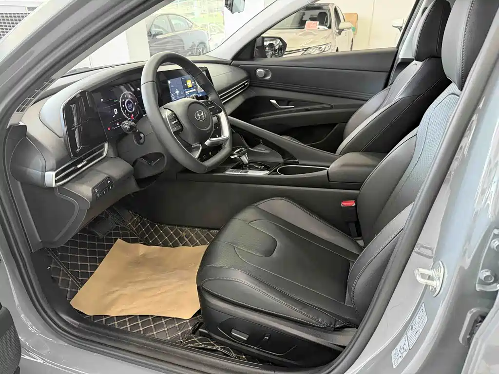 Hyundai Elantra 2023