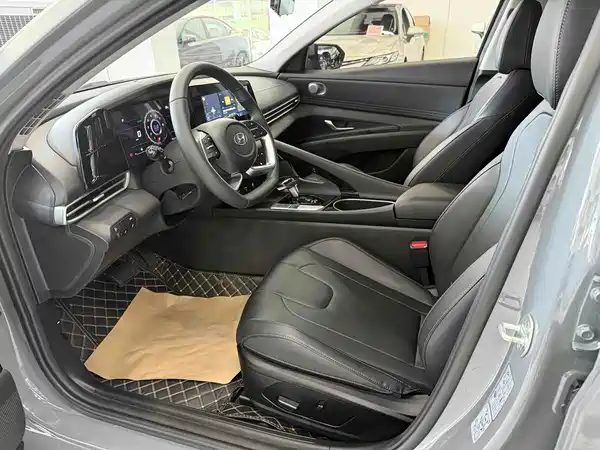 Hyundai Elantra 2023