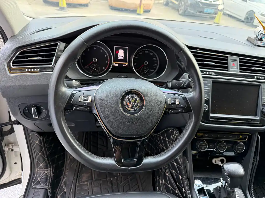 Volkswagen Tiguan L 2017 — фото 9