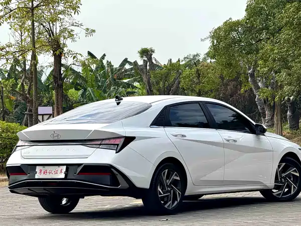 Hyundai Elantra 2024