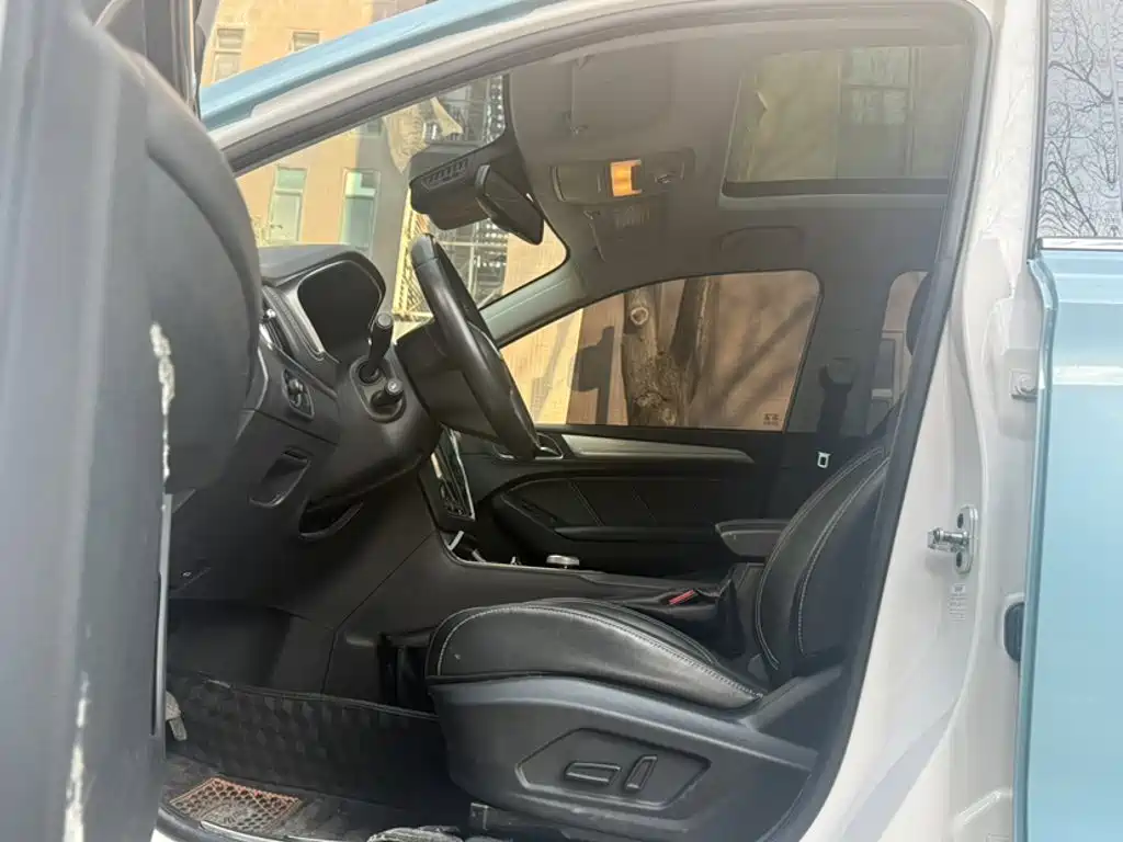 Roewe RX5 New Energy 2019 — фото 15