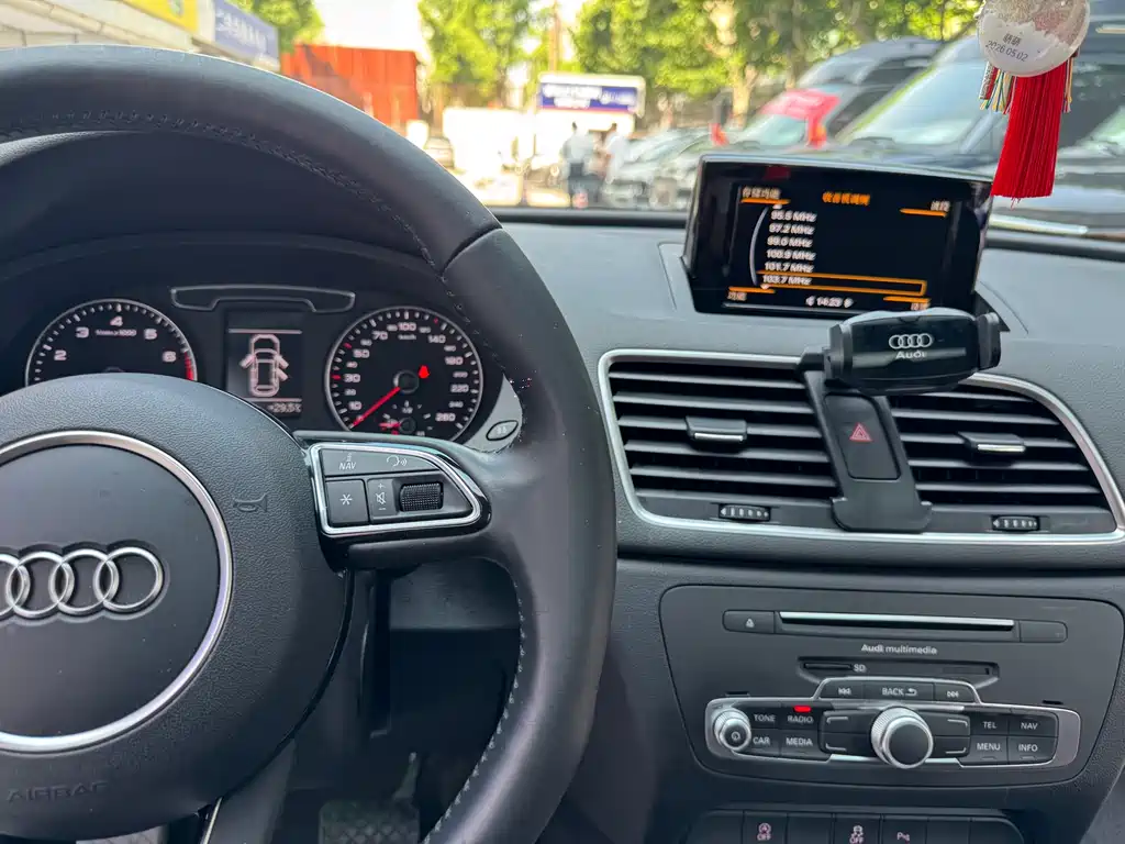 Audi Q3 2017 — фото 11