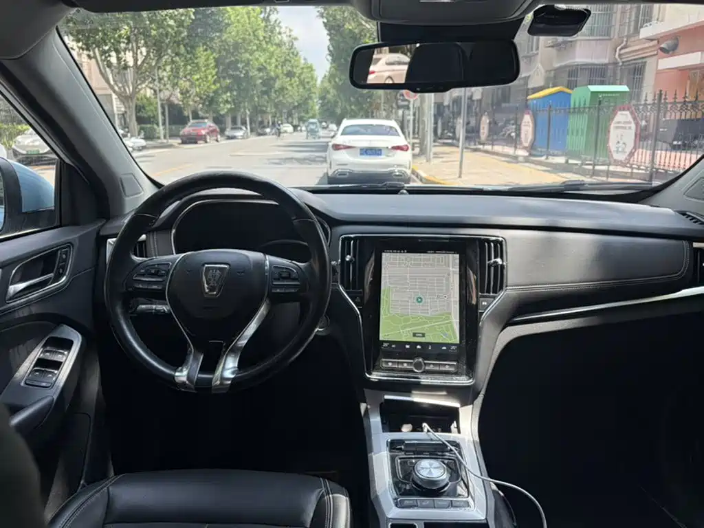 Roewe RX5 New Energy 2019 — фото 25