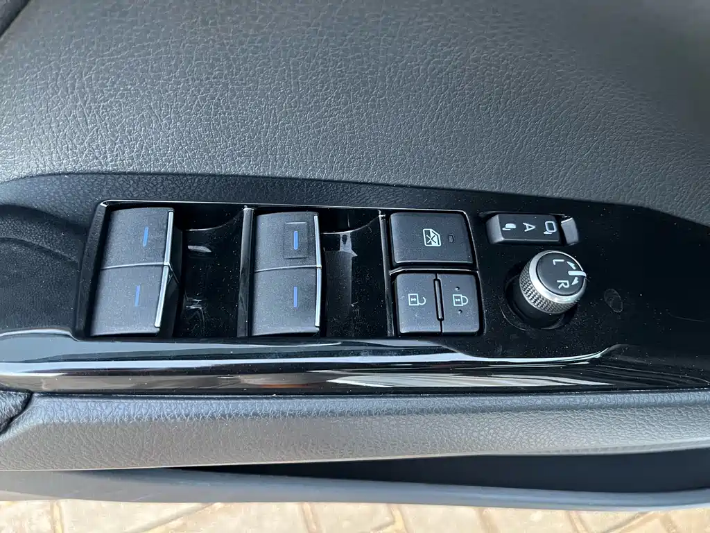 Toyota Camry 2023 — фото 15