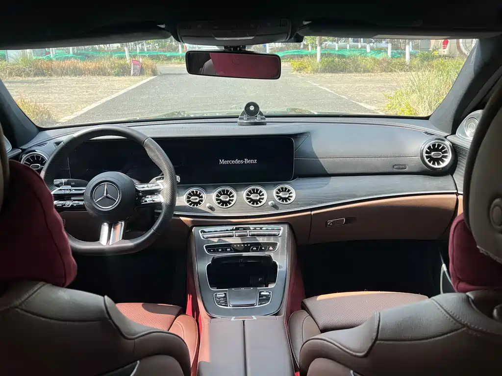 Mercedes-Benz E-Class 2023 — фото 7