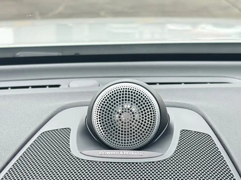 Volvo XC60 2018 — фото 11