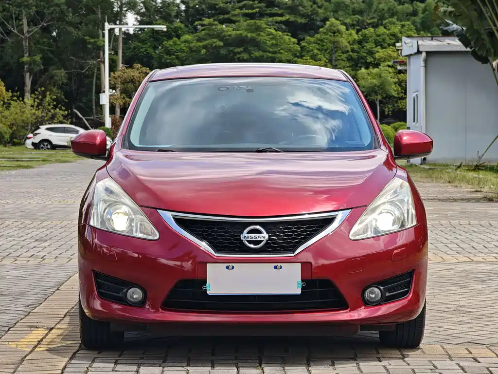 Nissan Tiida 2013