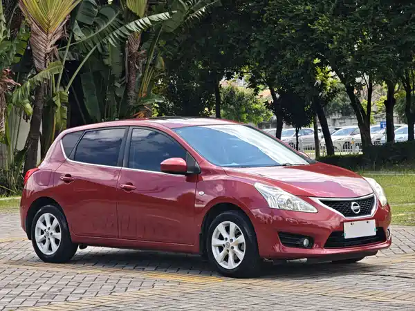 Nissan Tiida 2013