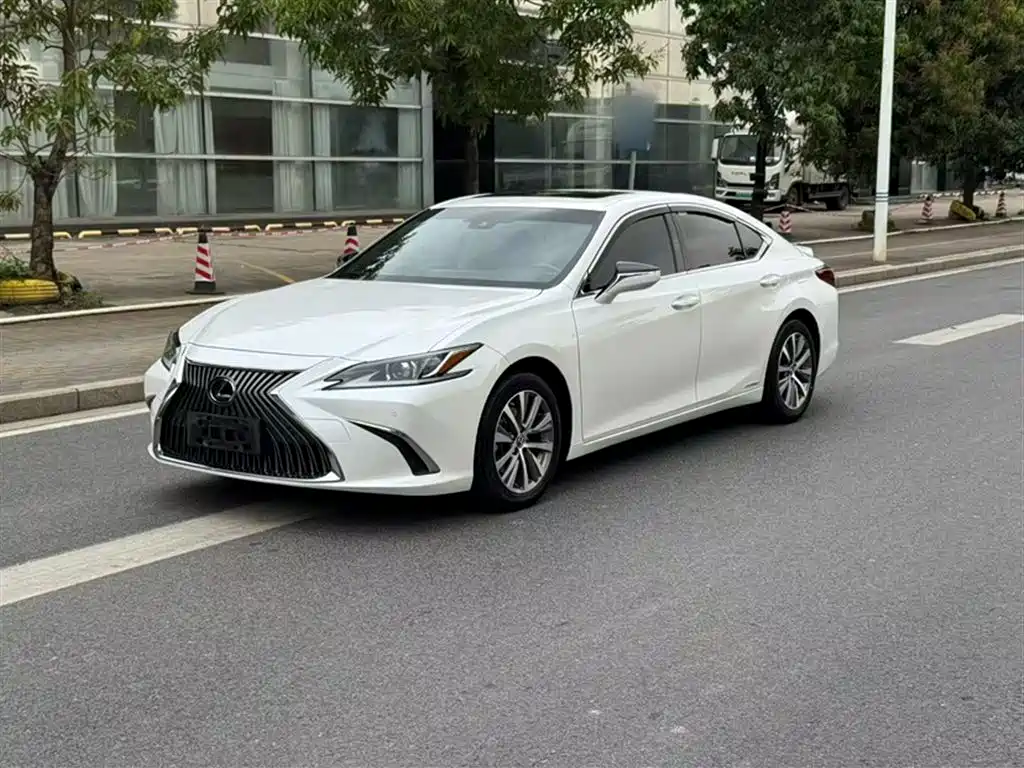 Lexus ES 2018 — фото 2