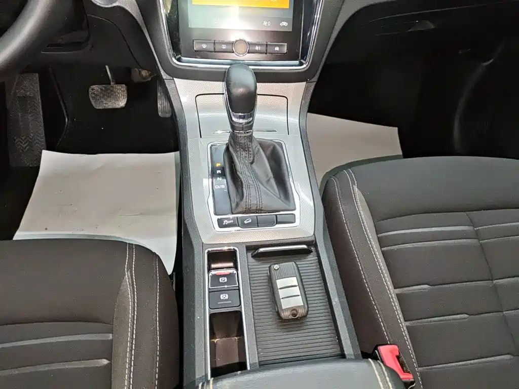 Roewe RX5 2020 — фото 14