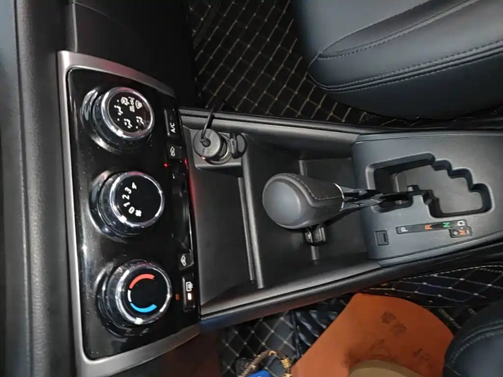 Toyota Yaris L 2018 — фото 14