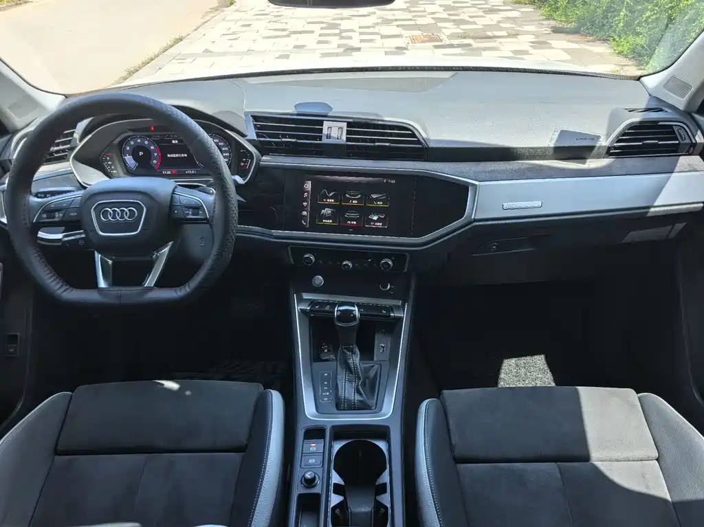 Audi Q3 2020 — фото 10