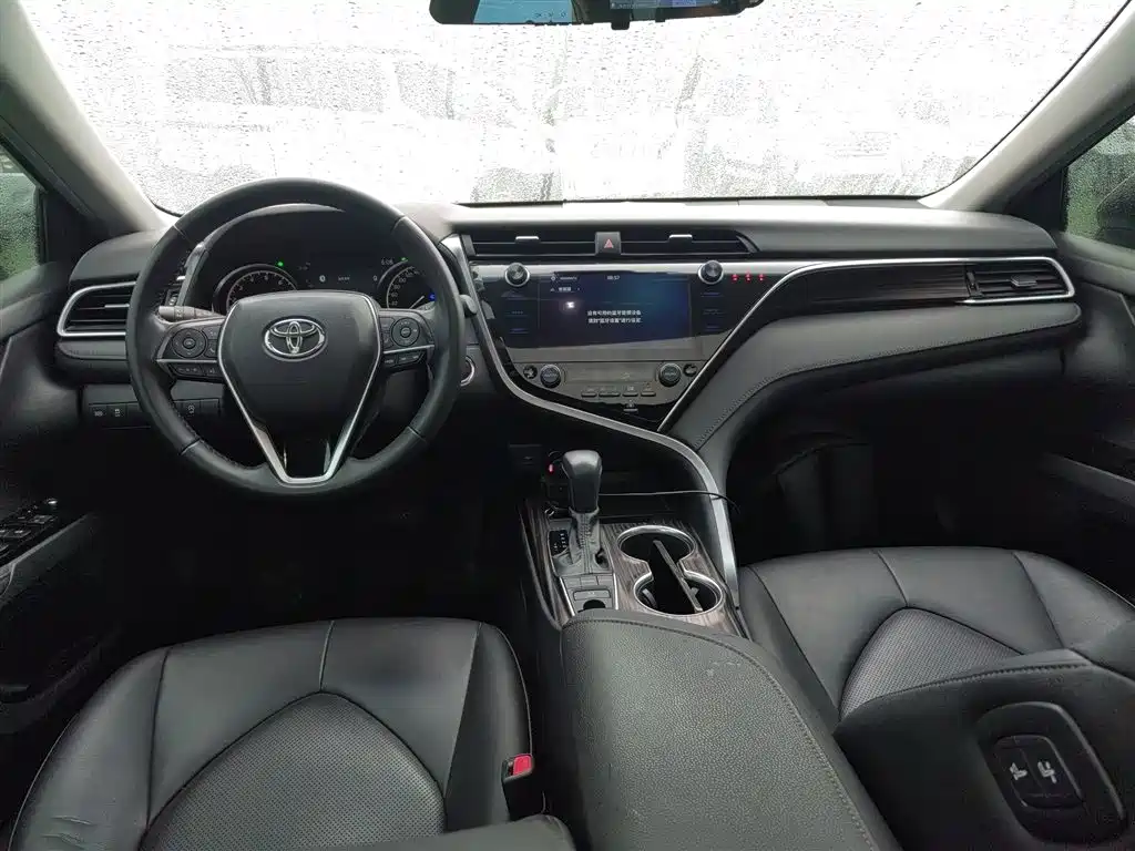 Toyota Camry 2019 — фото 6