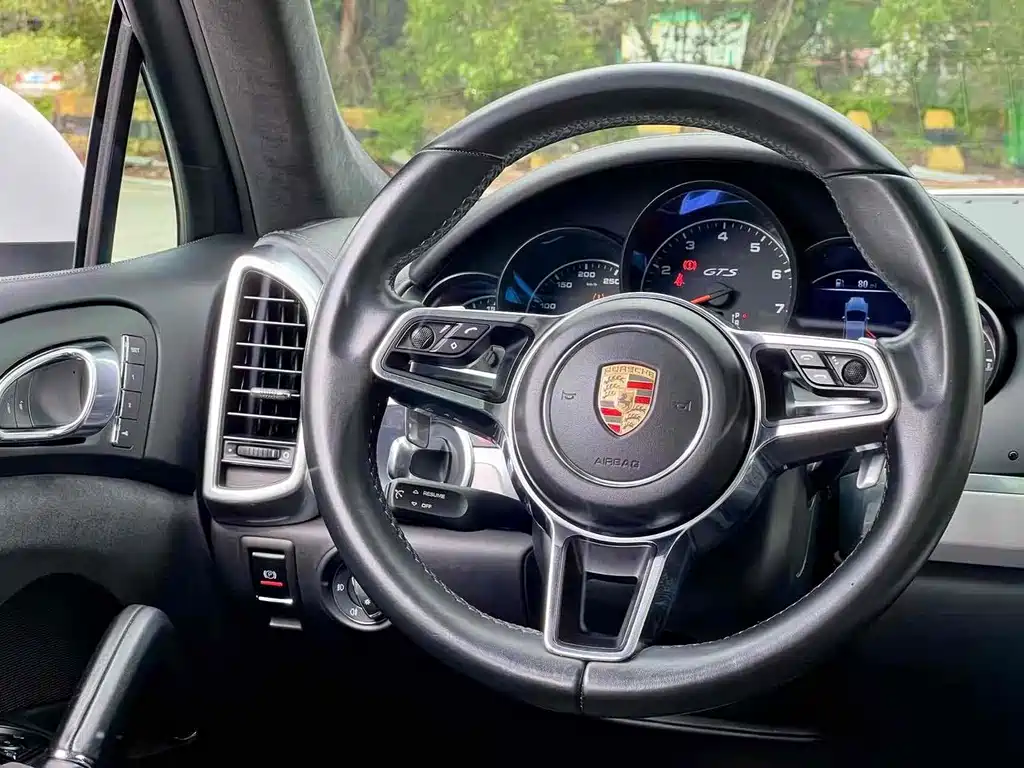 Porsche Cayenne 2016 — фото 20