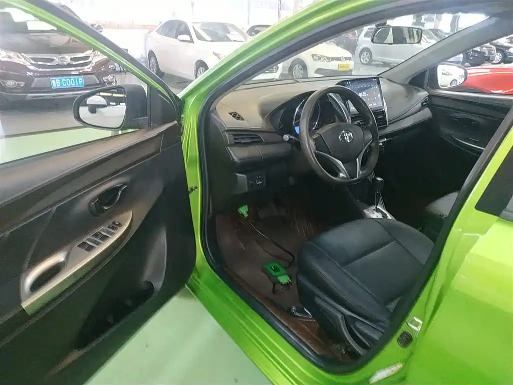 Toyota Yaris L 2015 — фото 16