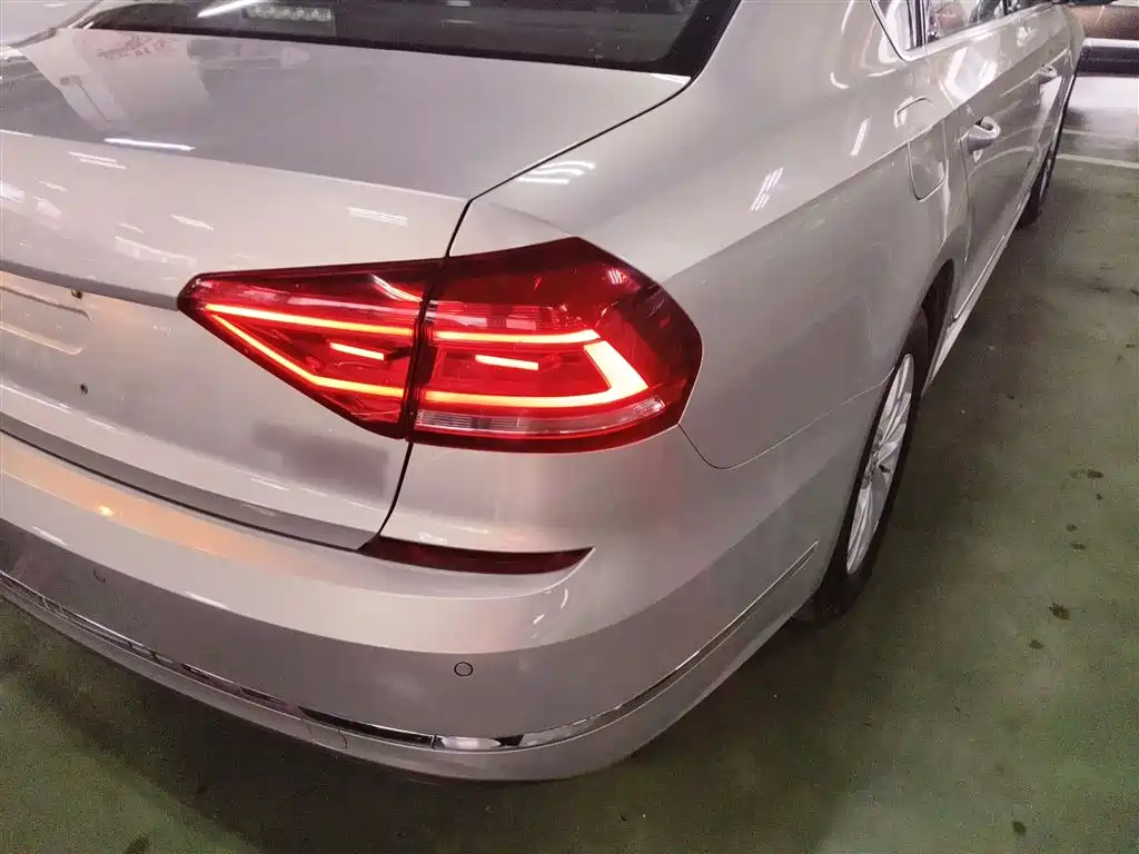 Volkswagen Passat 2017 — фото 24