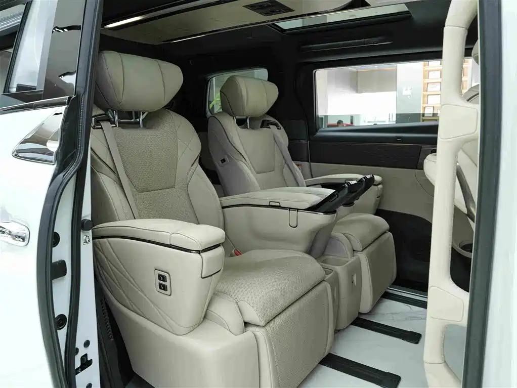 Toyota Vellfire 2023 — фото 13