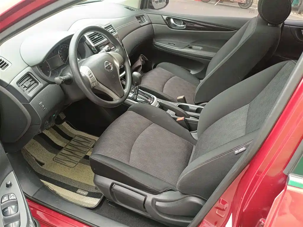 Nissan Tiida 2017 — фото 11