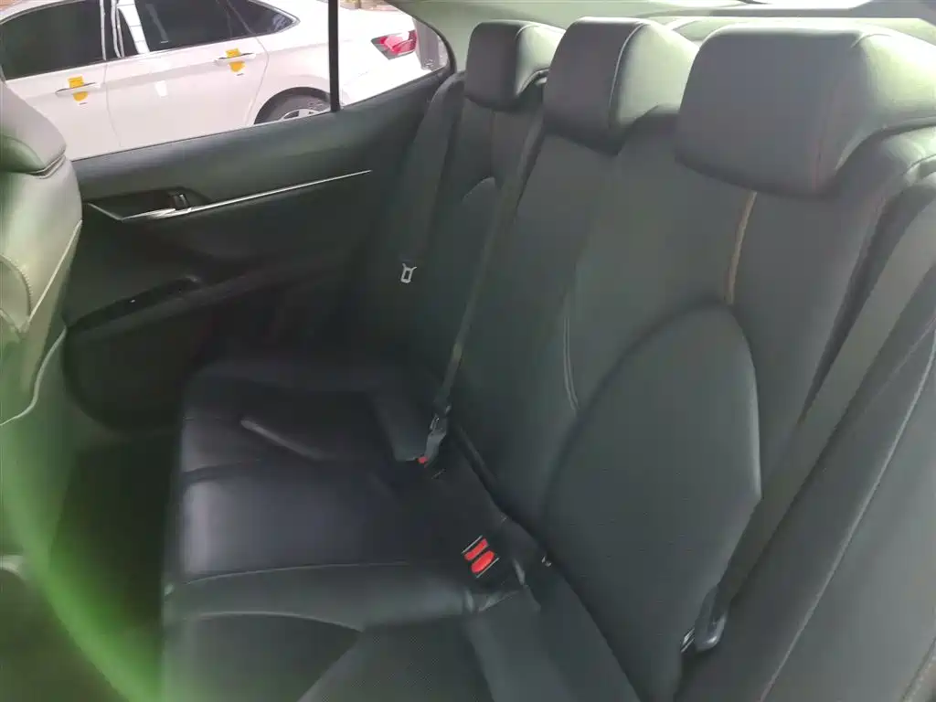 Toyota Camry 2018 — фото 13