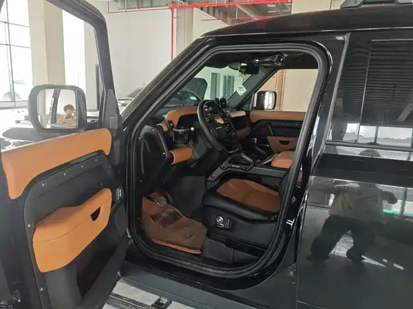 Land Rover Defender 2023