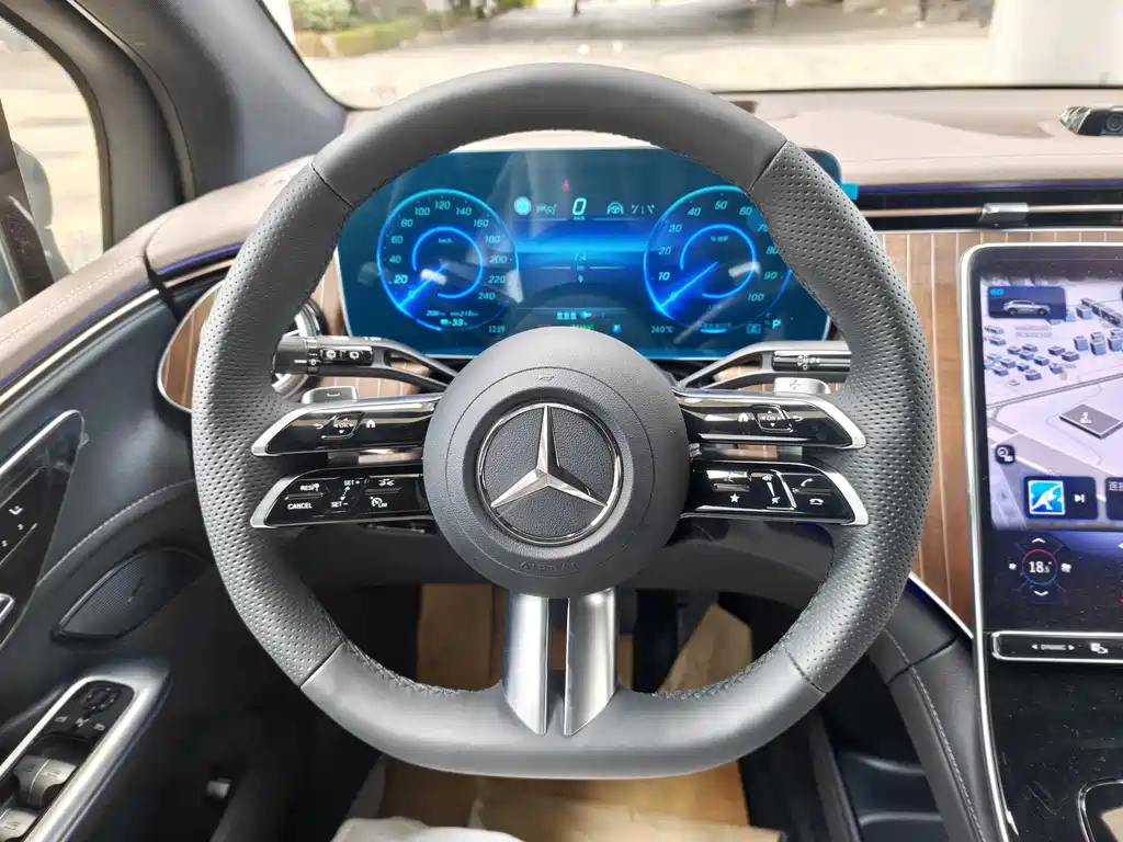 Mercedes-Benz EQE SUV 2025 — фото 16