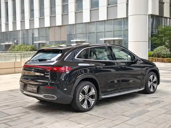 Mercedes-Benz EQE SUV 2025