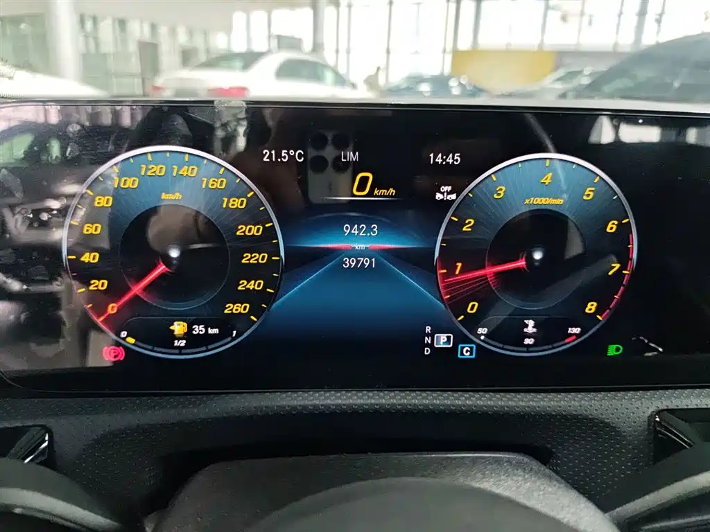 Mercedes-Benz A-Class 2023 — фото 18