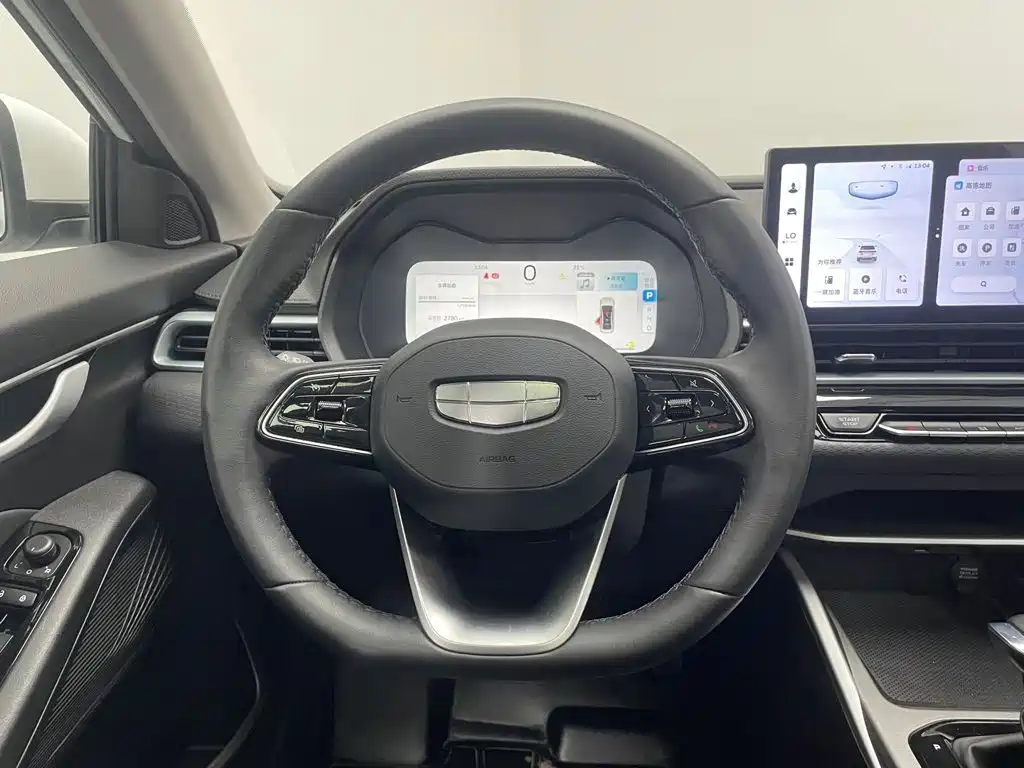 Geely Emgrand 2025 — фото 13