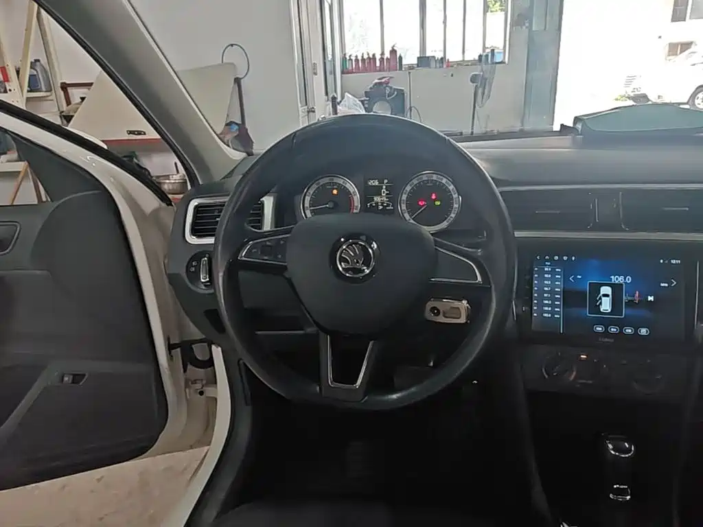 Skoda Rapid 2018 — фото 11