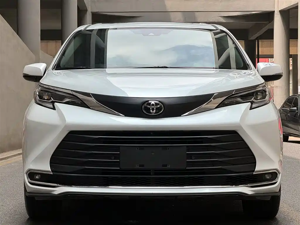 Toyota Sienna 2024
