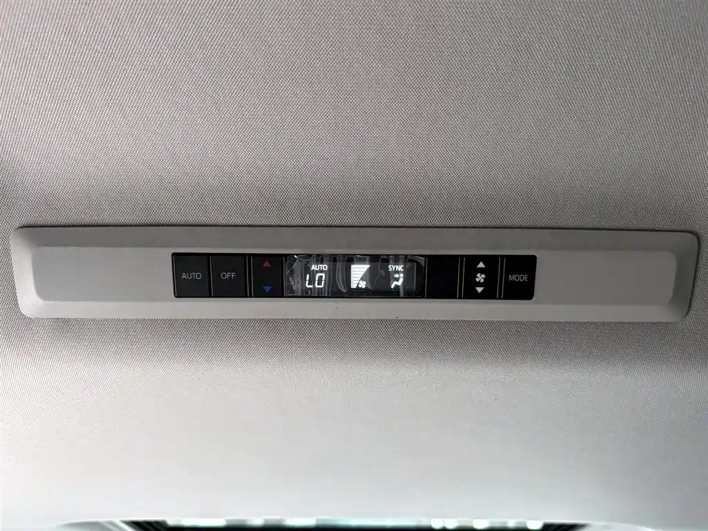 Toyota Sienna 2024 — фото 16