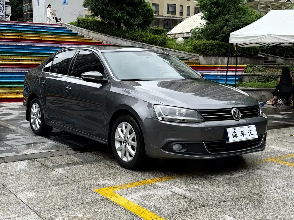Volkswagen Sagitar 2012
