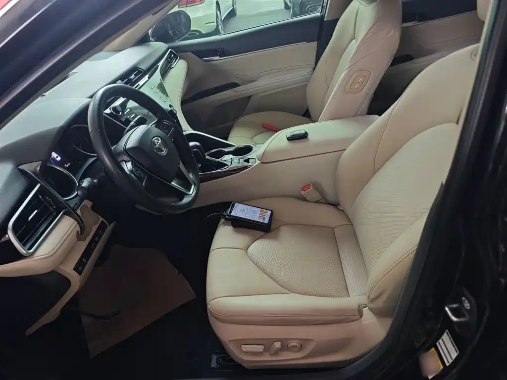 Toyota Camry 2018 — фото 15