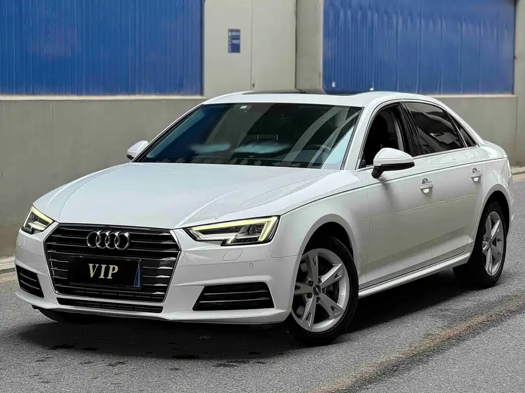 Audi A4L 2017 — фото 1