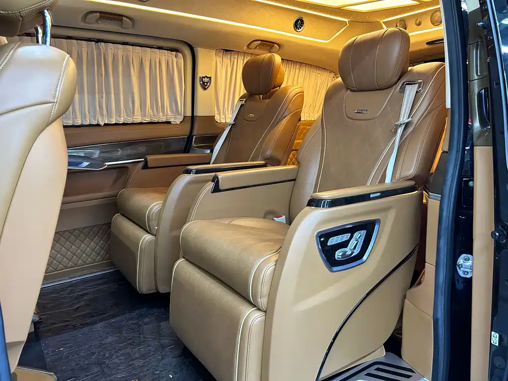 Mercedes-Benz V-Class 2021 — фото 12