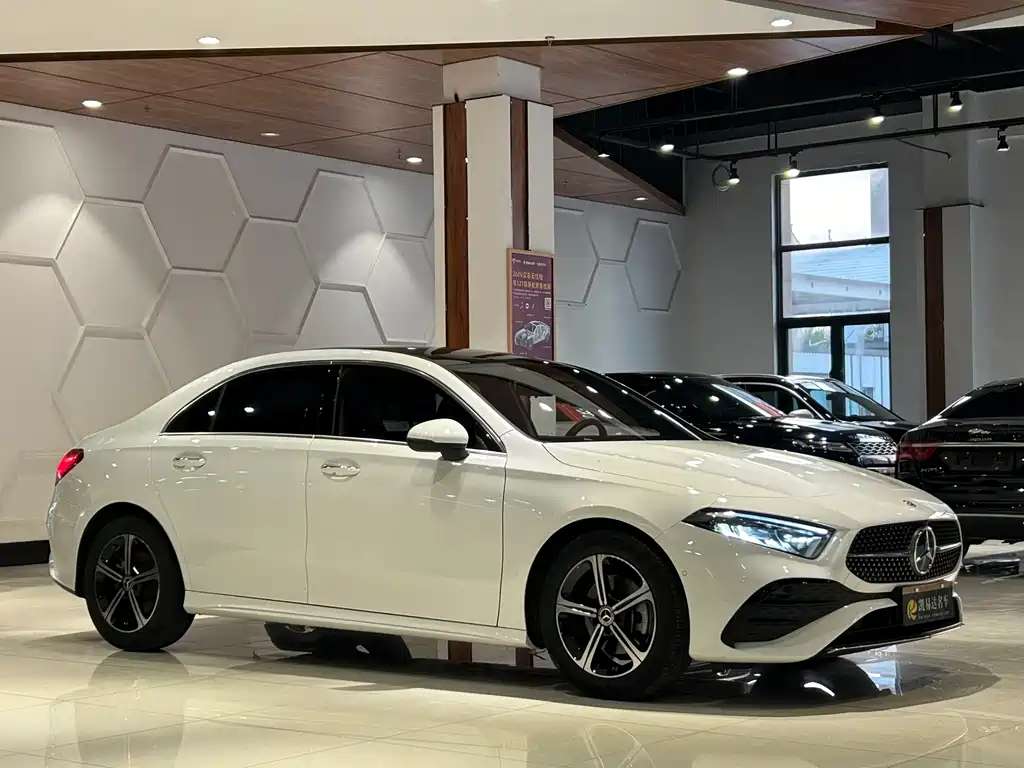 Mercedes-Benz A-Class 2024 — фото 4
