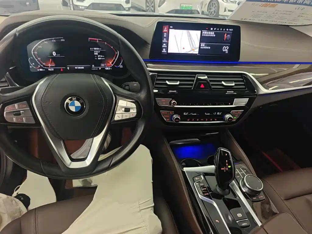 BMW 5 Series 2020 — фото 10