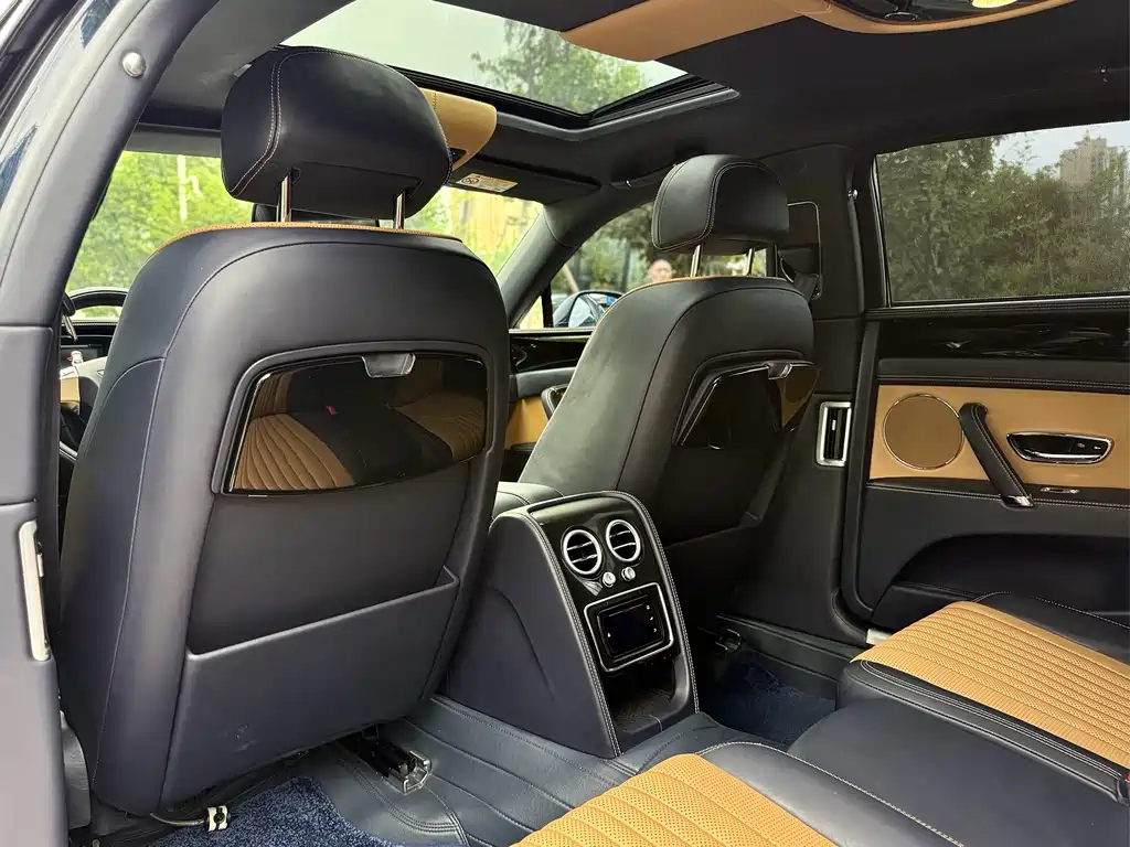 Bentley Flying Spur 2017 — фото 11