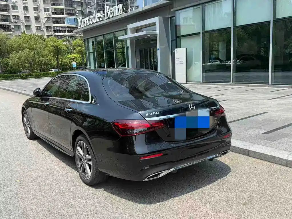 Mercedes-Benz E-Class 2023 — фото 6